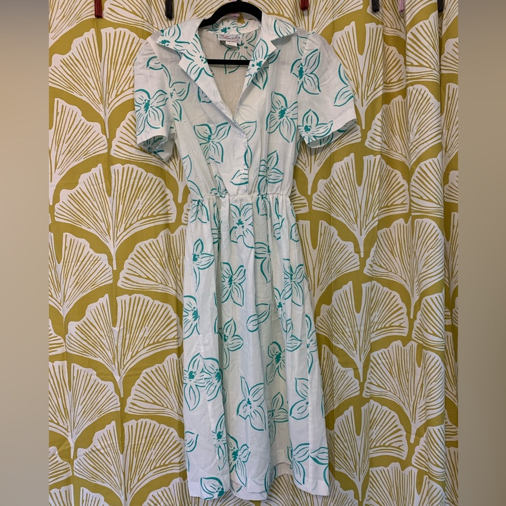 Vtg 70s White and Teal Button Up Dress